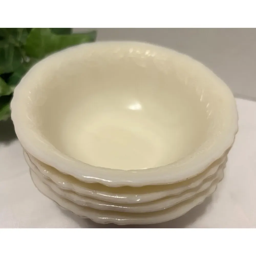 4 McKee Uranium Custard Ivory Laurel Wreath Glass Berry Bowls